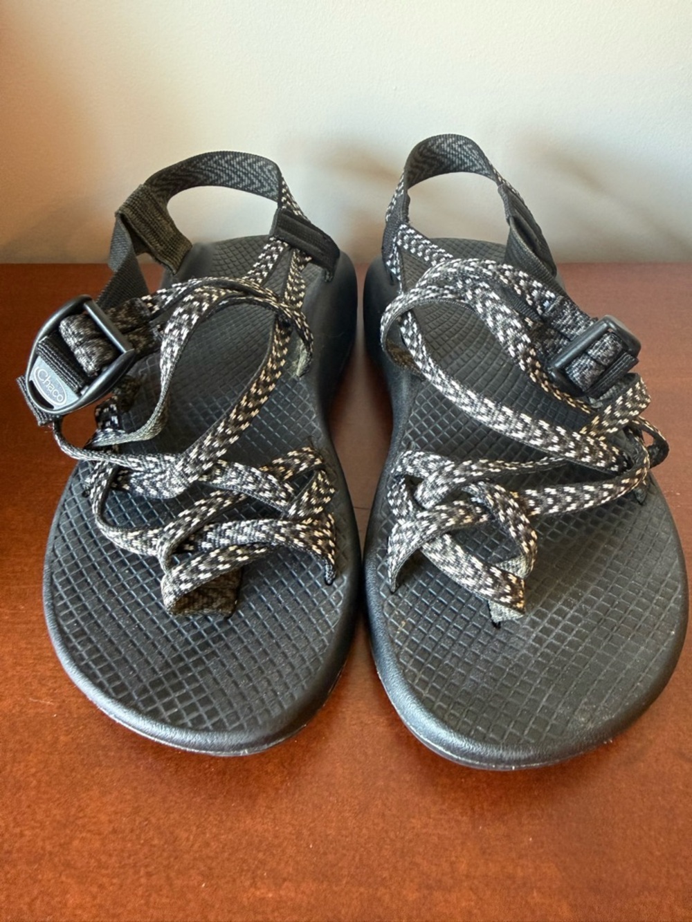 Chaco Women's size 7 barely worn strappy sandals